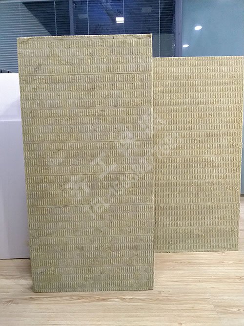 保溫板為什么具有防水、防腐功能呢